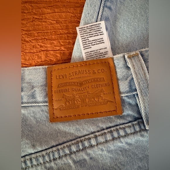 NWOT Women’s 26 barrel Levi's Denim Jeans - Picture 3 of 5